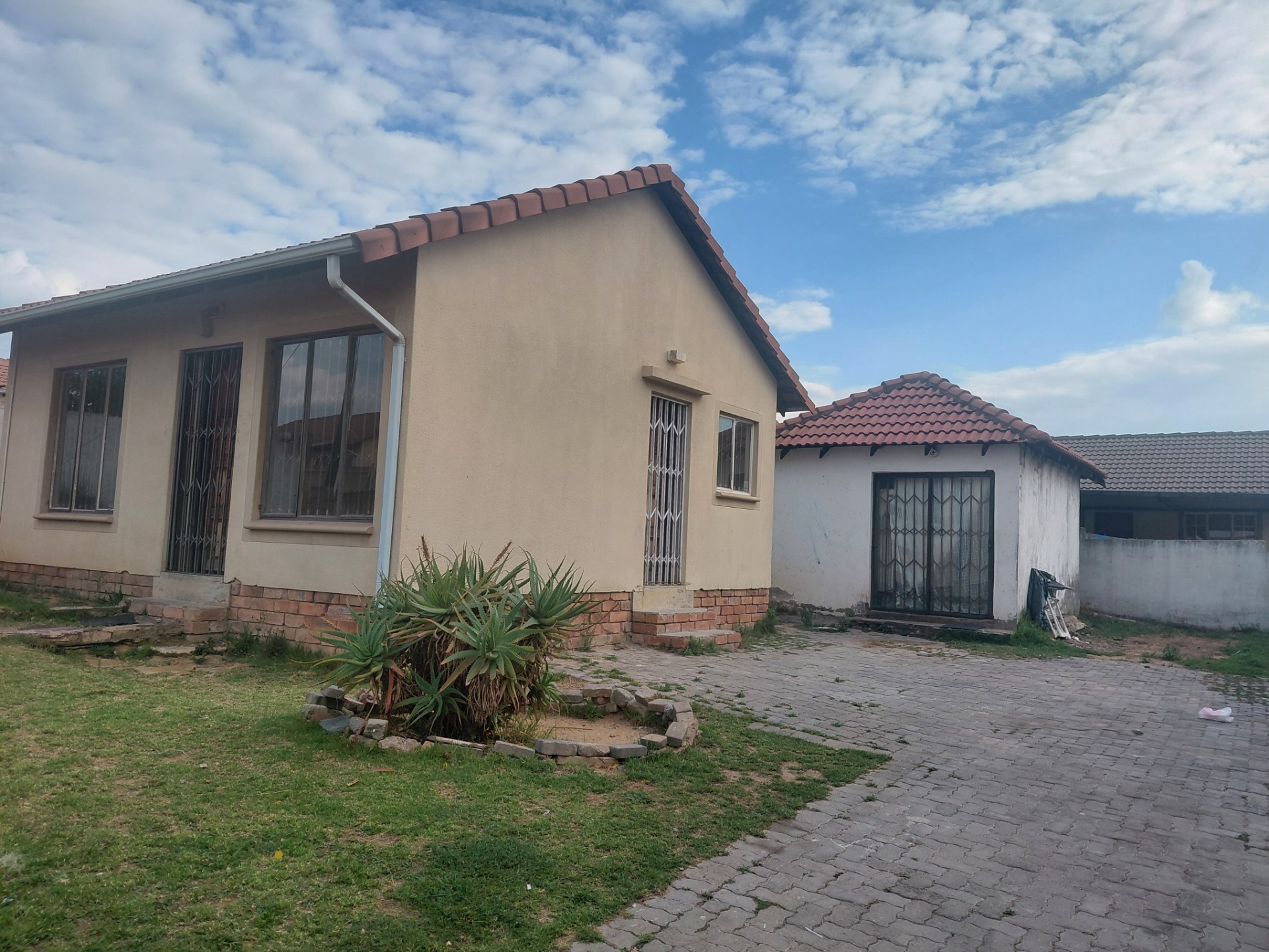 House for sale in Cosmo City, Roodepoort, 330 m²