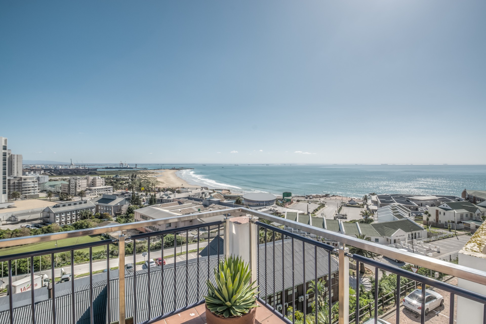 Apartment for sale in Summerstrand, Port Elizabeth, 74 m²