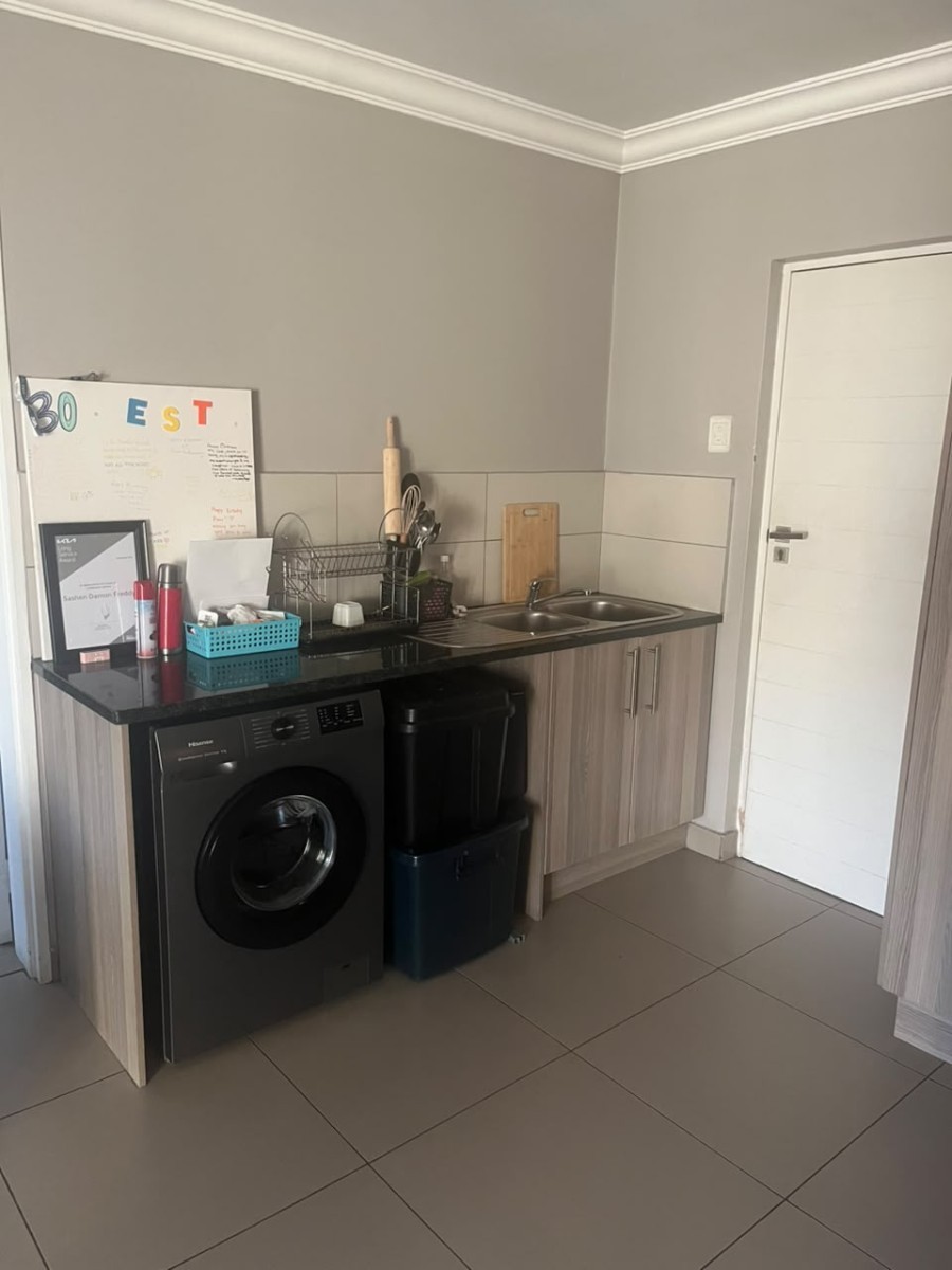 Apartment for sale in Broadacres, Sandton, 53 m²