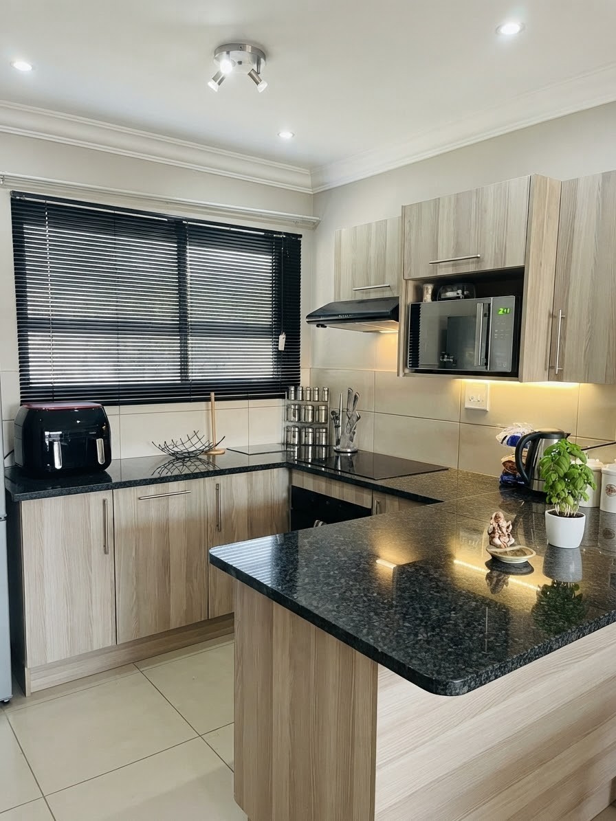 Apartment for sale in Broadacres, Sandton, 53 m²