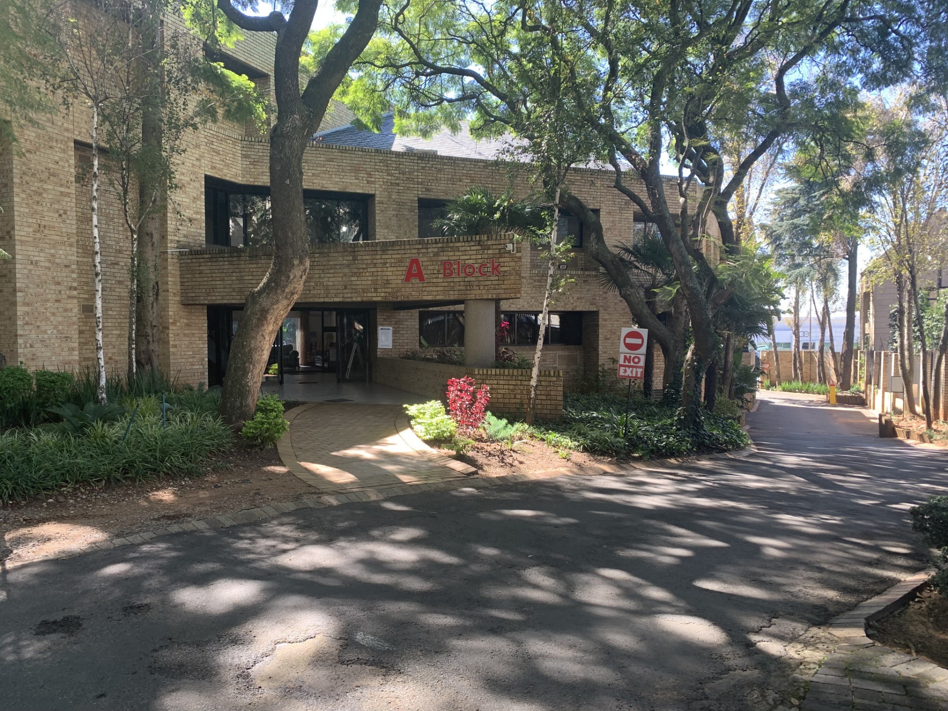 Commercial Property for rent in Sandton Central, Sandton, 677 m²
