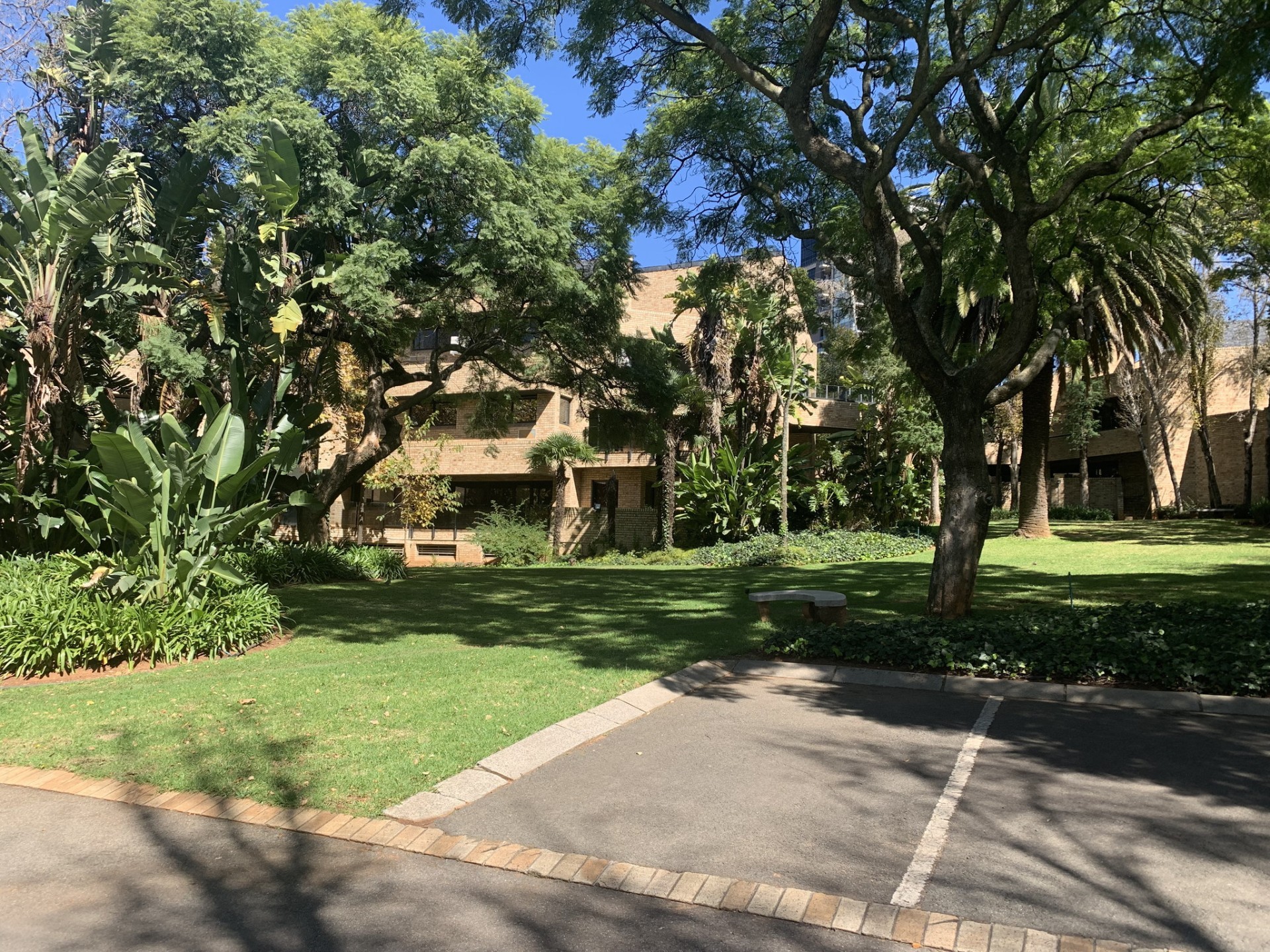Commercial Property for rent in Sandton Central, Sandton, 677 m²