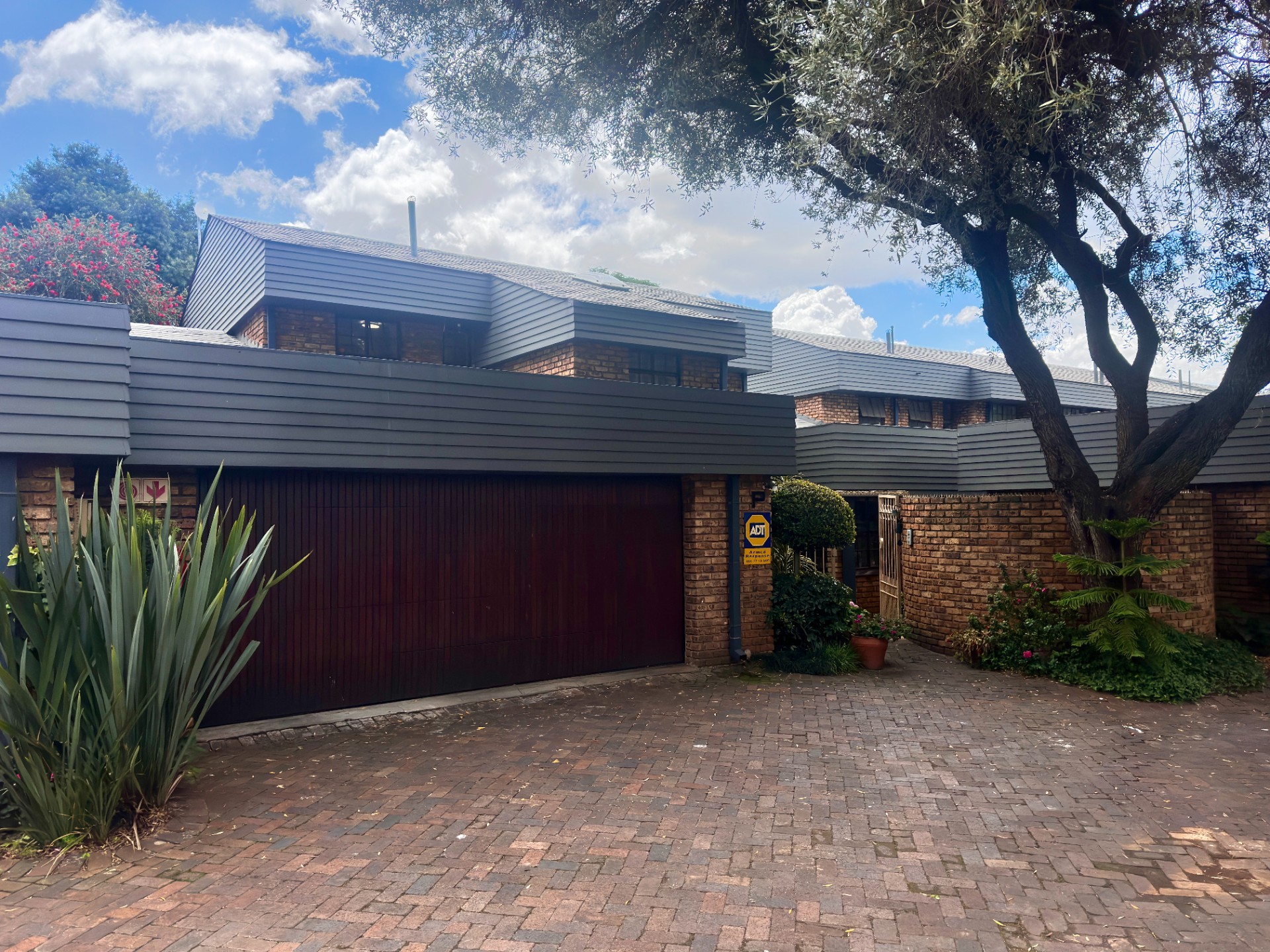 Townhouse for sale in Nieuw Muckleneuk, Pretoria, 333 m²