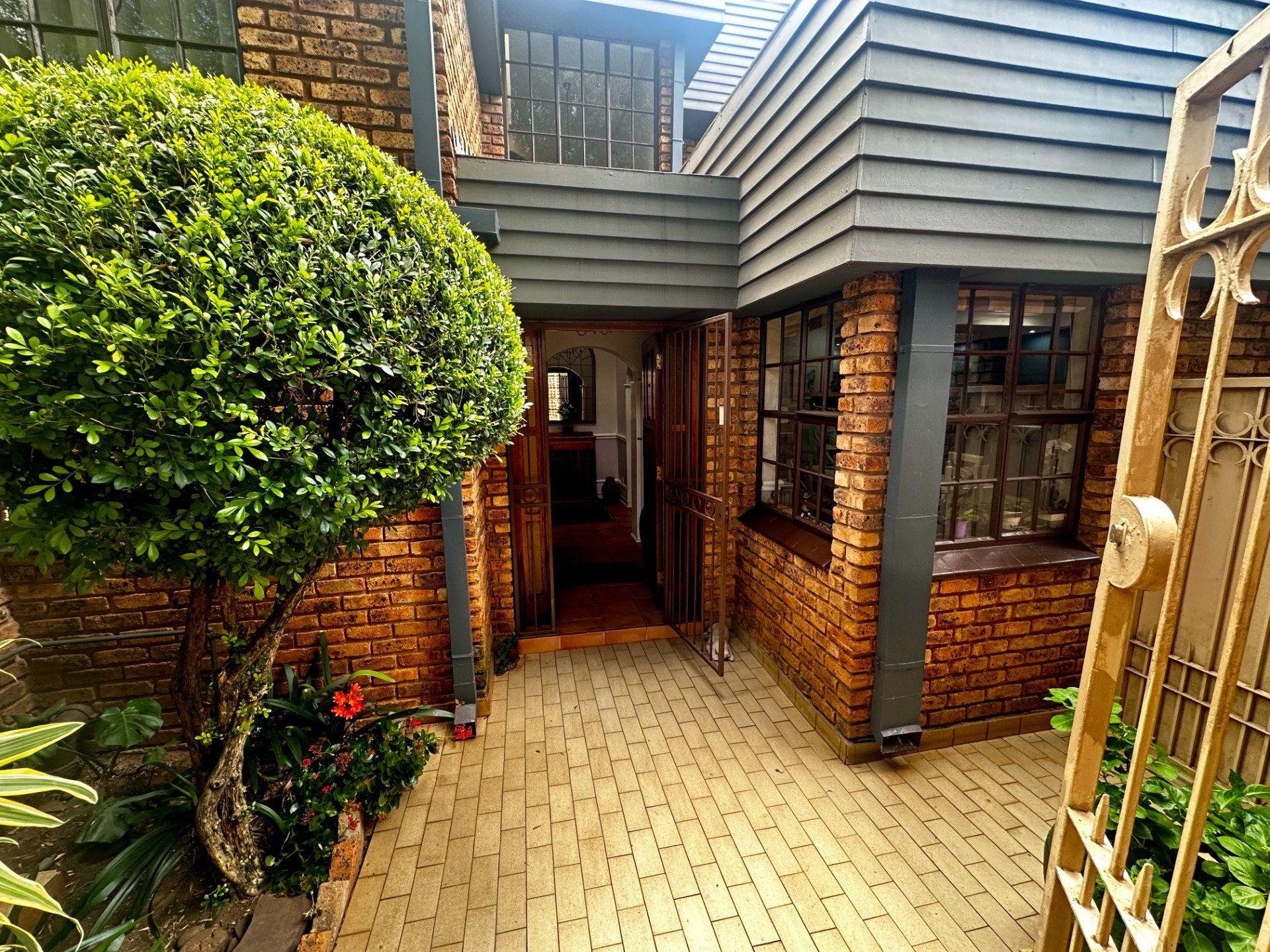 Townhouse for sale in Nieuw Muckleneuk, Pretoria, 333 m²