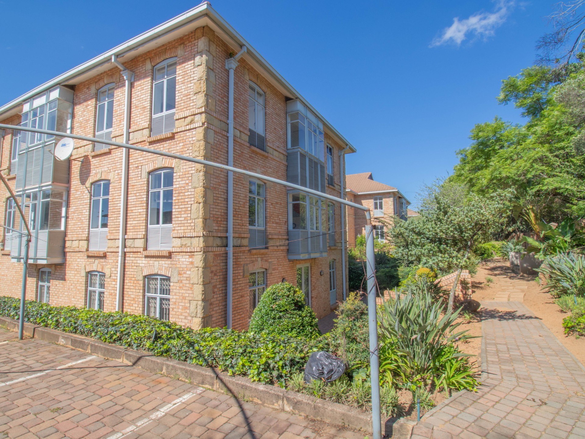 Commercial Property for rent in Sandton Central, Sandton, 2118 m²