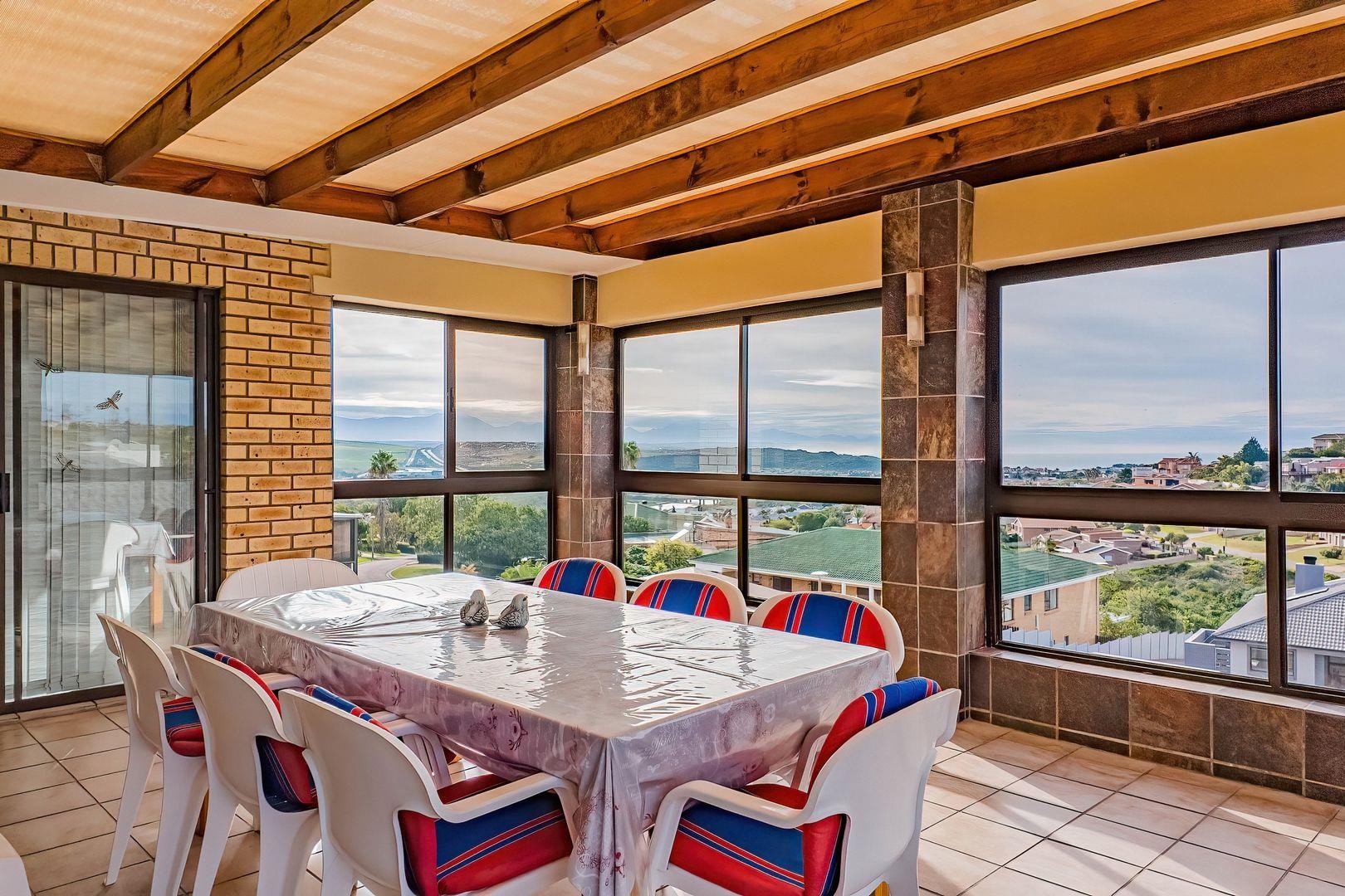 Duet for sale in Hartenbos Heuwels, Hartenbos, 258 m²
