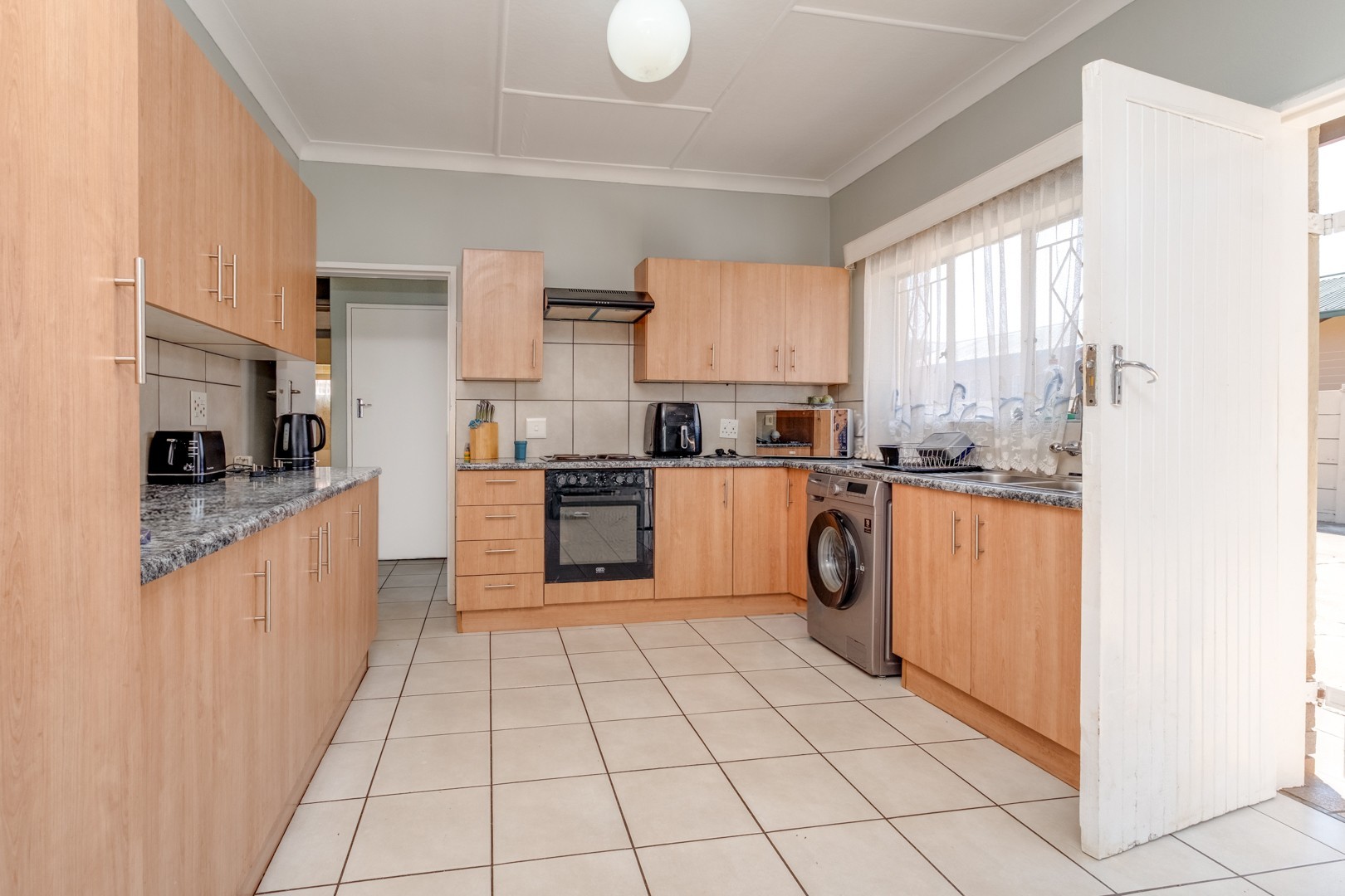 House for sale in Witpoortjie, Roodepoort, 400 m²