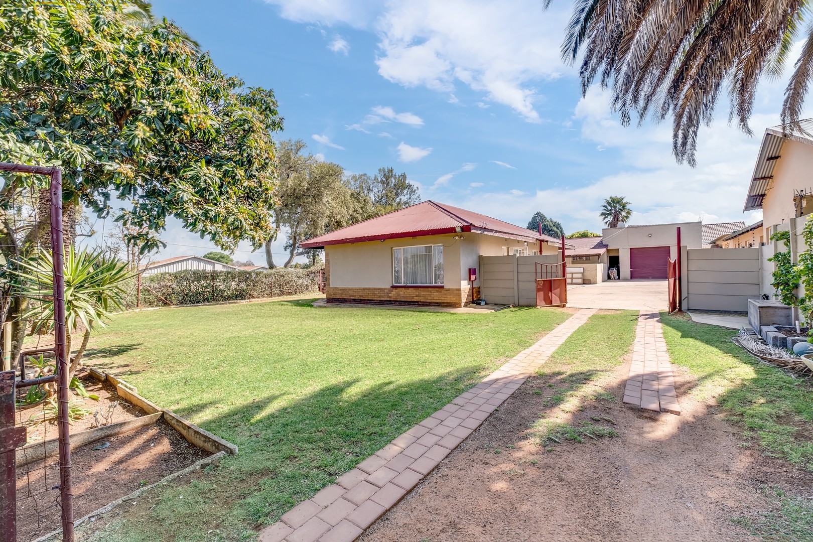 House for sale in Witpoortjie, Roodepoort, 400 m²