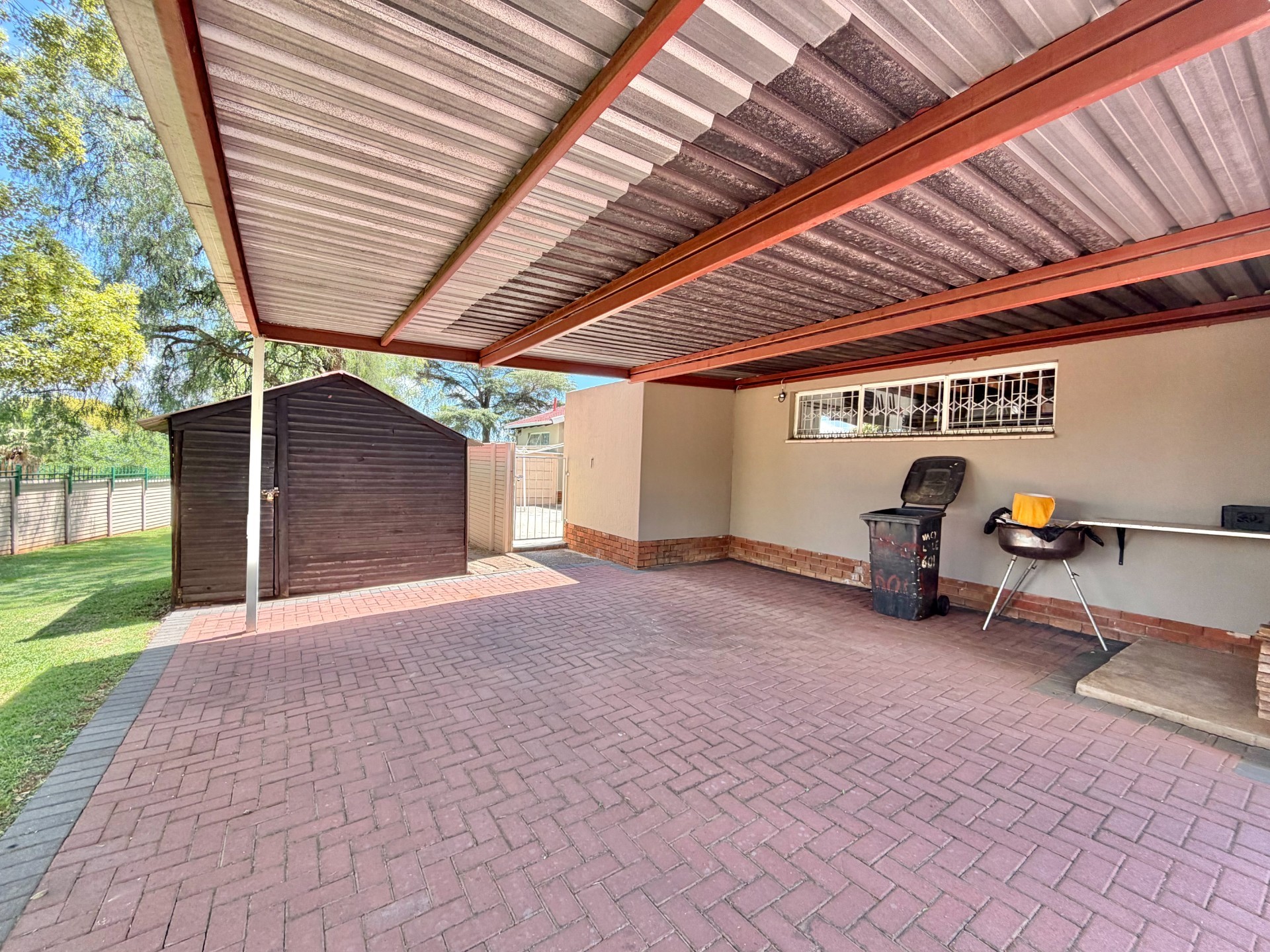 House for sale in Elarduspark, Pretoria, 300 m²