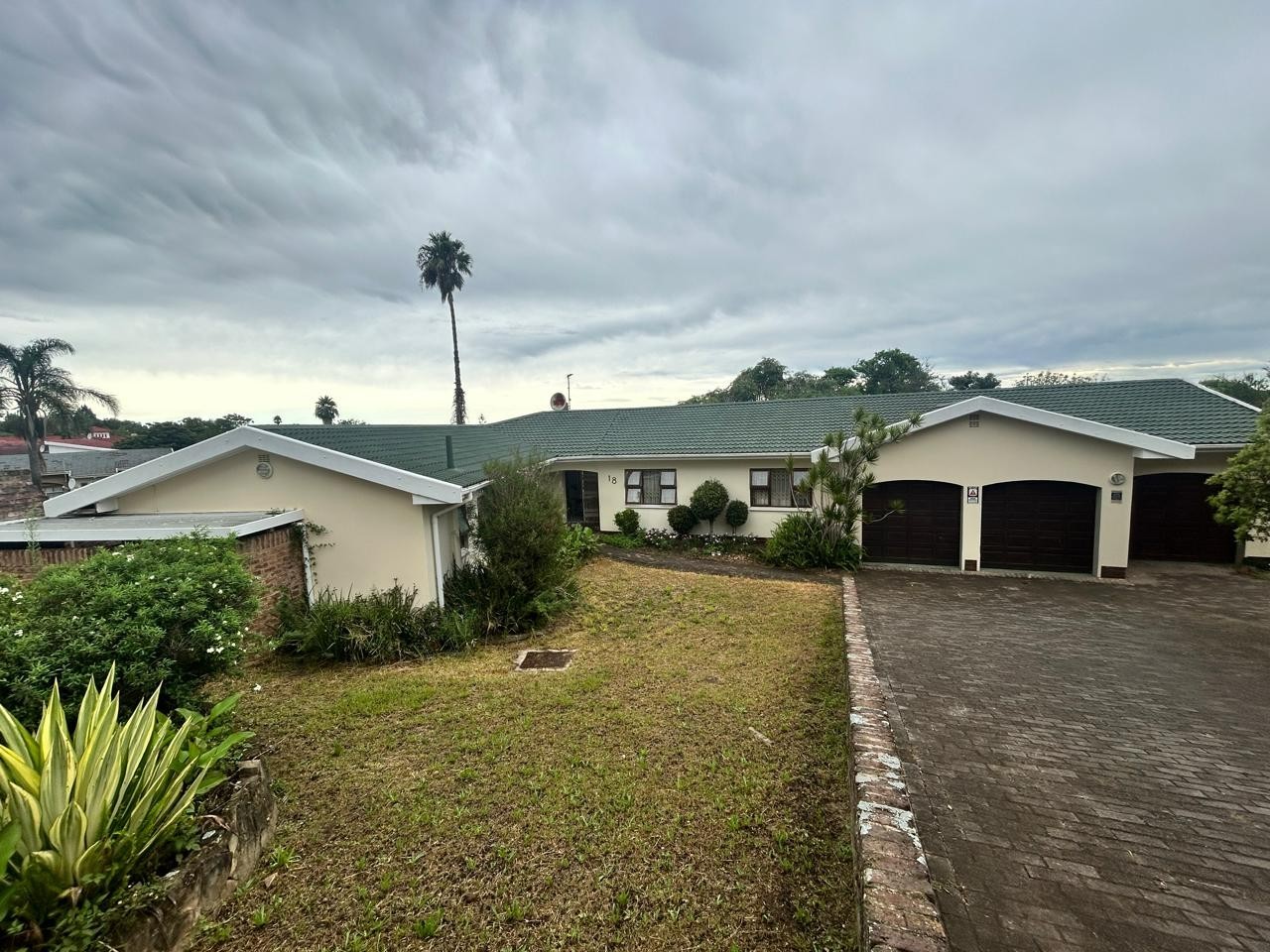 House for sale in Kaffrarian Heights, King Williams Town, 355 m²