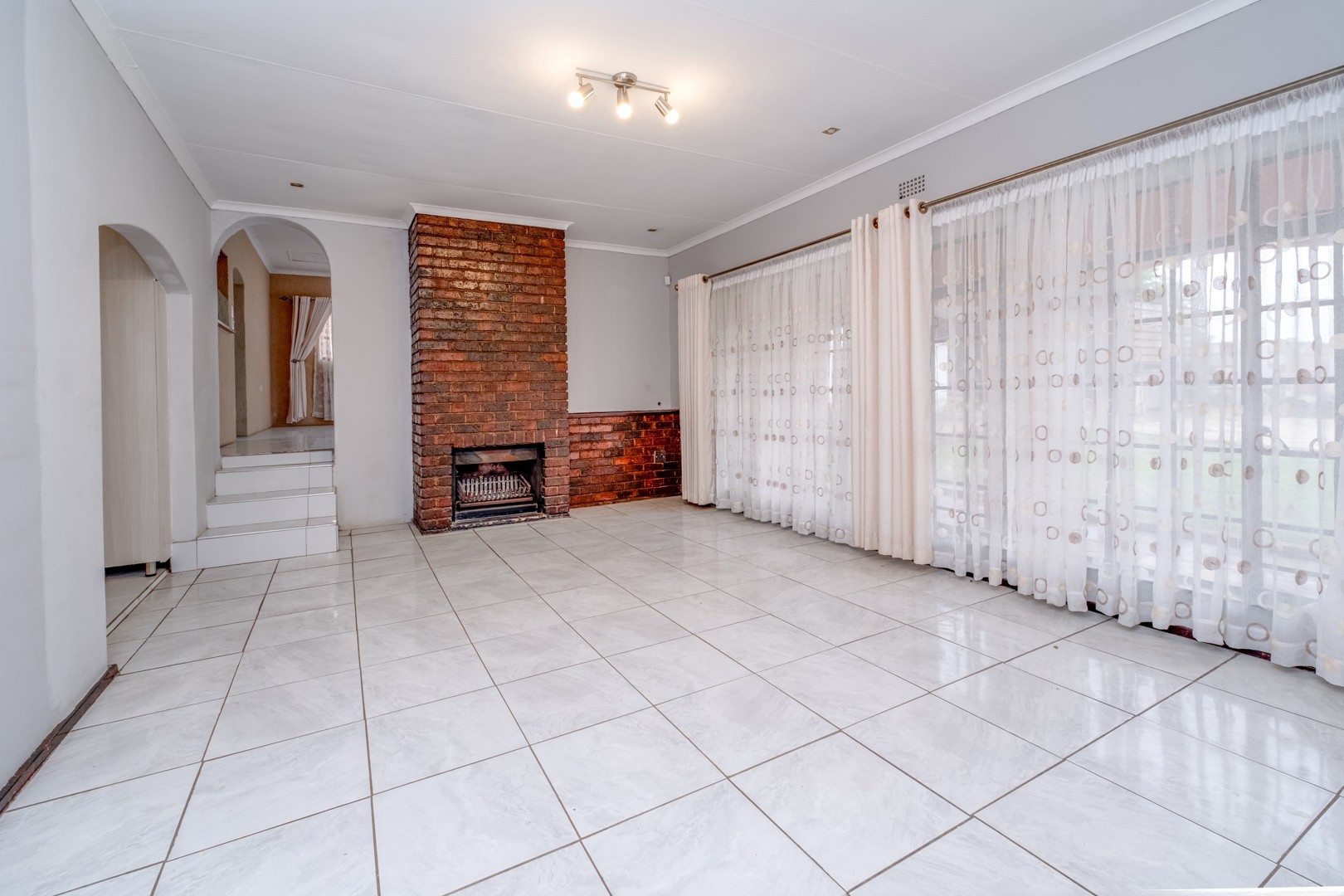 House for sale in Mindalore, Krugersdorp, 330 m²