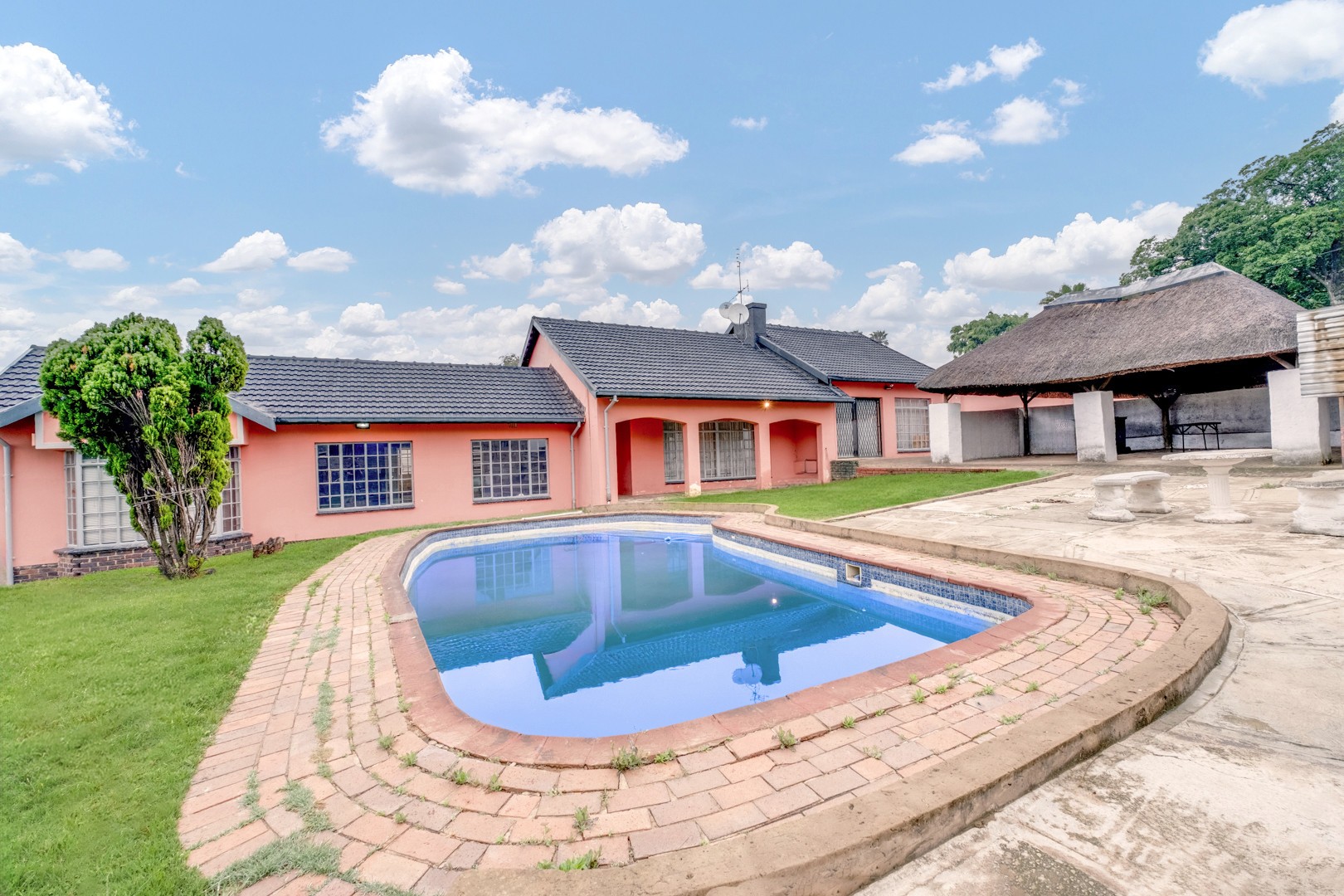 House for sale in Mindalore, Krugersdorp, 330 m²