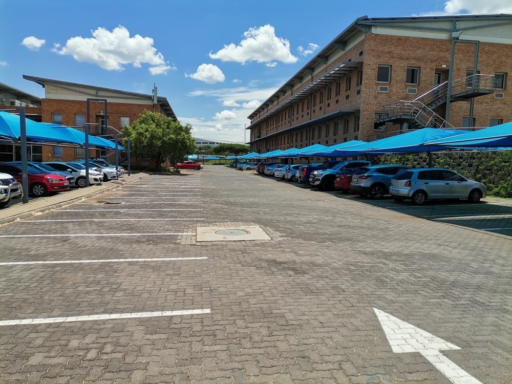 Commercial Property for rent in Kosmosdal, Centurion, 9532 m²