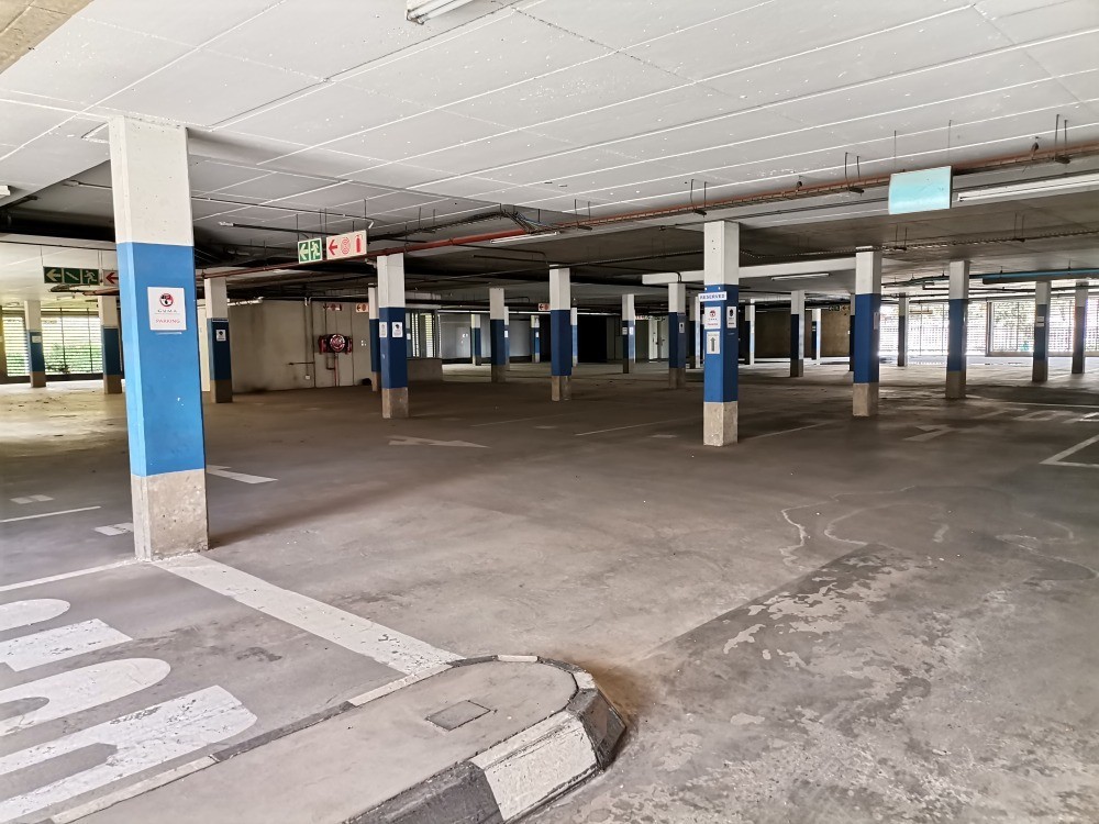 Commercial Property for rent in Kosmosdal, Centurion, 9532 m²