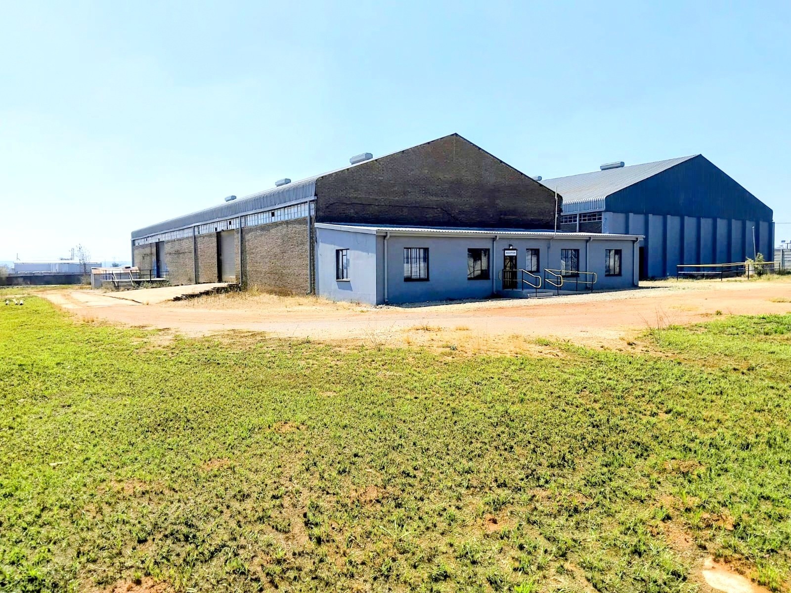 Warehouse for sale in Westonaria, 2210 m²
