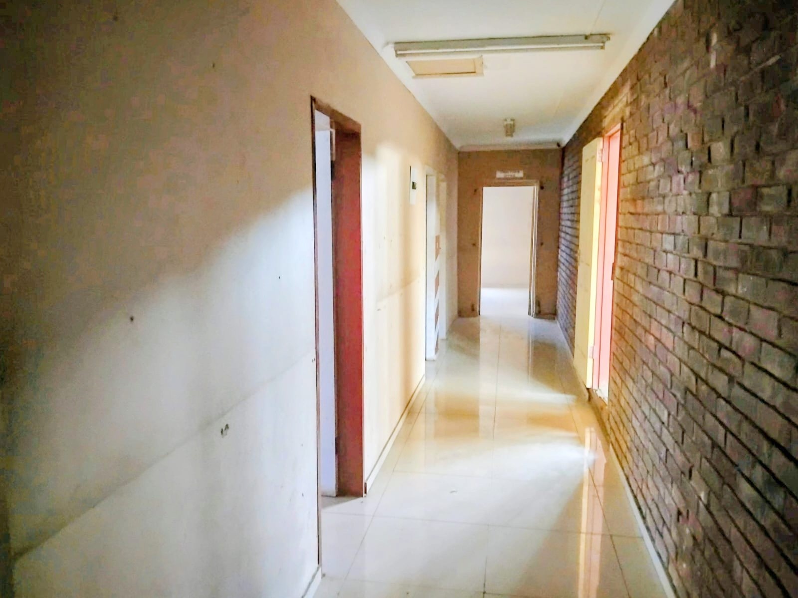 Warehouse for sale in Westonaria, 2210 m²
