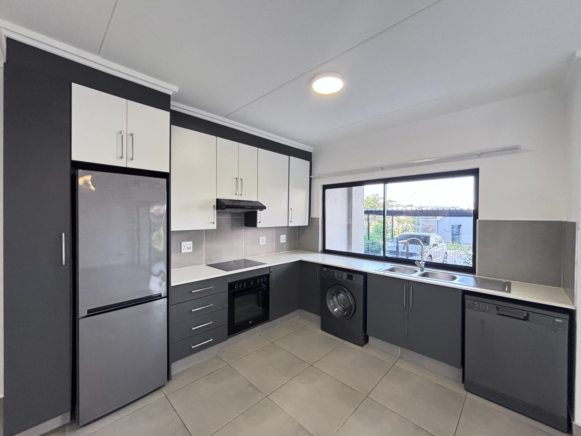 Apartment for sale in Ballito Central, Ballito, KwaZulu Natal, 107 m²