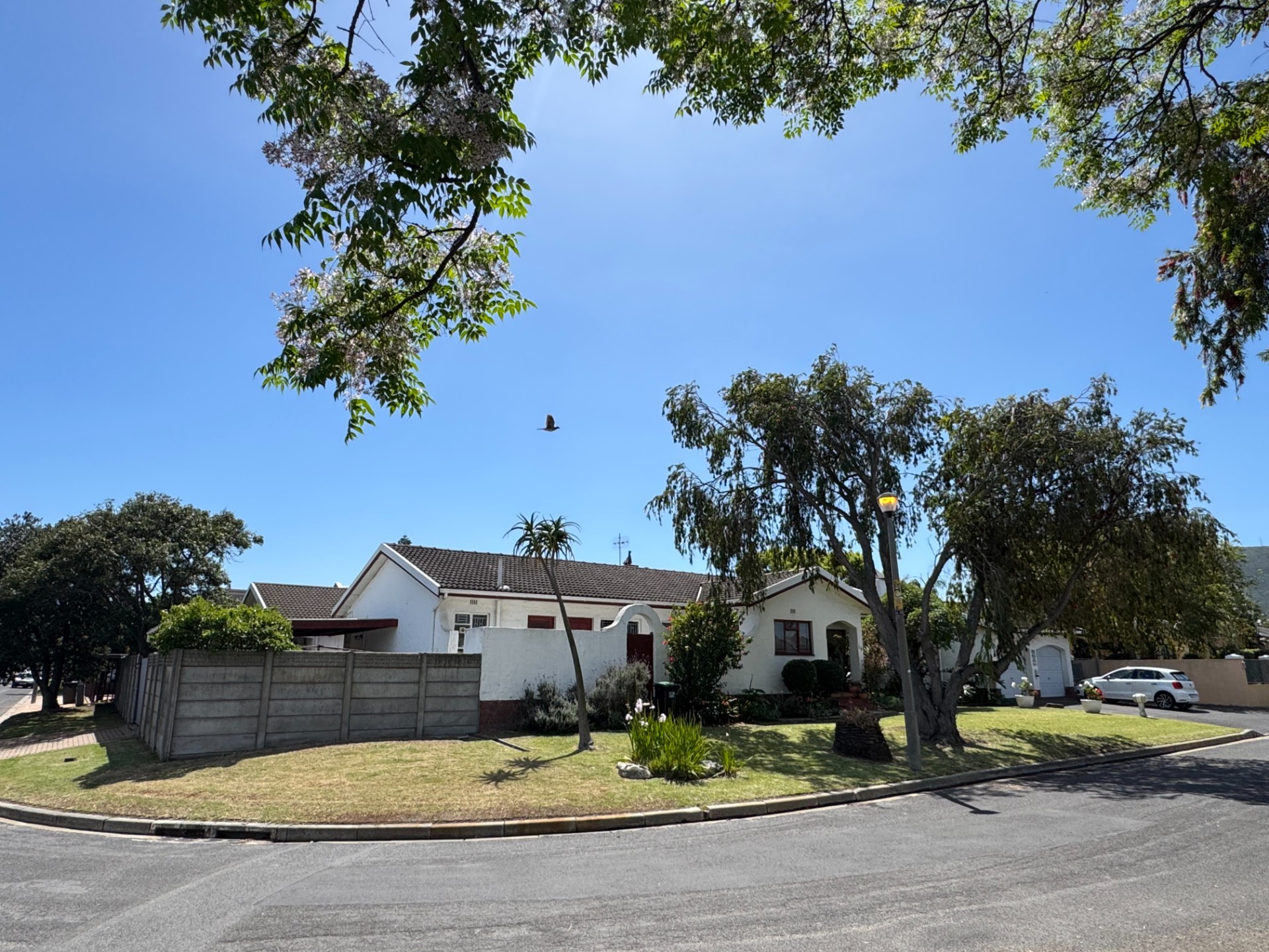 House for sale in De Duin, Parow, 998 m²
