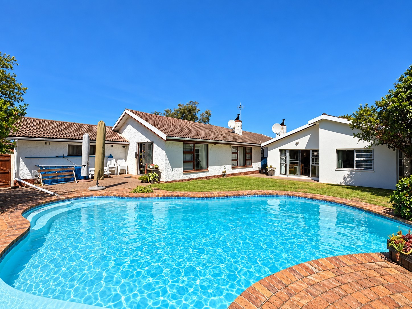 House for sale in De Duin, Parow, 998 m²