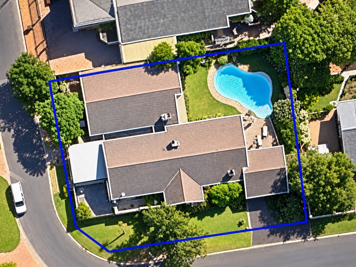 House for sale in De Duin, Parow, 998 m²
