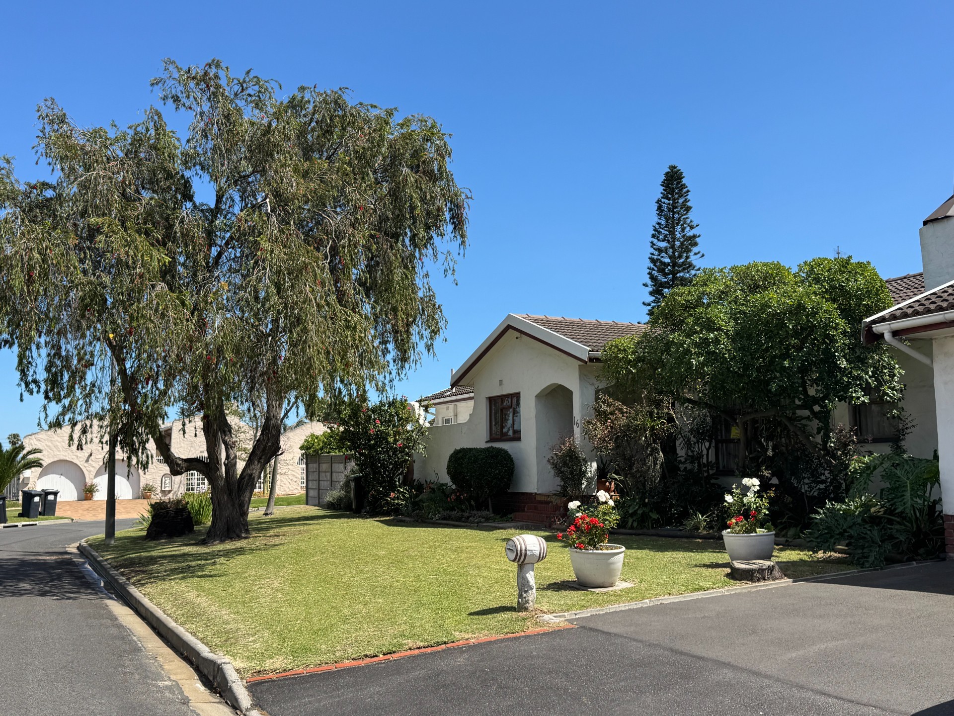 House for sale in De Duin, Parow, 998 m²