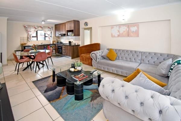 Apartment for sale in Barbeque Downs, Midrand, 74 m²