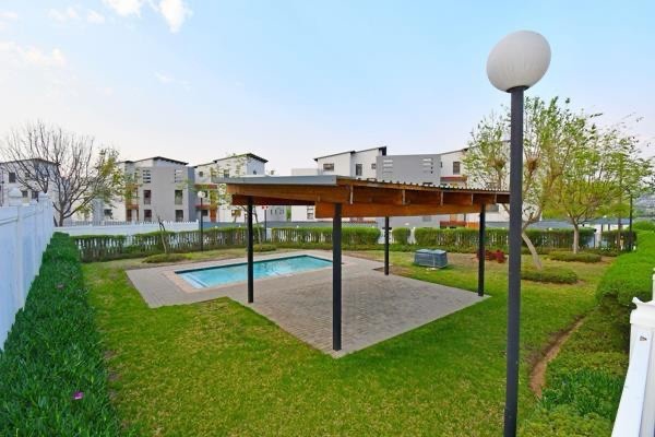 Apartment for sale in Barbeque Downs, Midrand, 74 m²