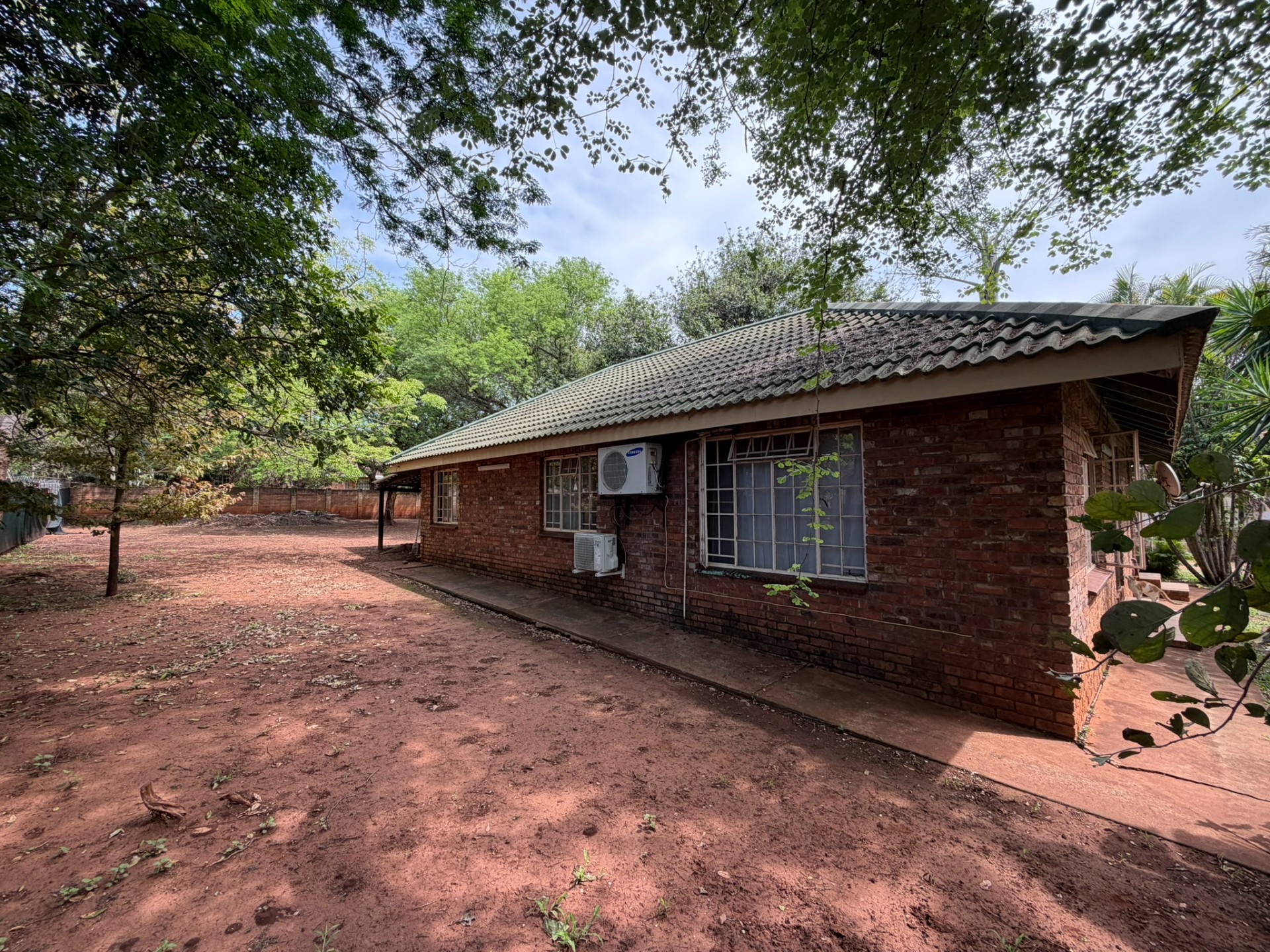 House for sale in Komatipoort, 30 Hartbees street, Komatipoort, Mpumalanga, 378 m²