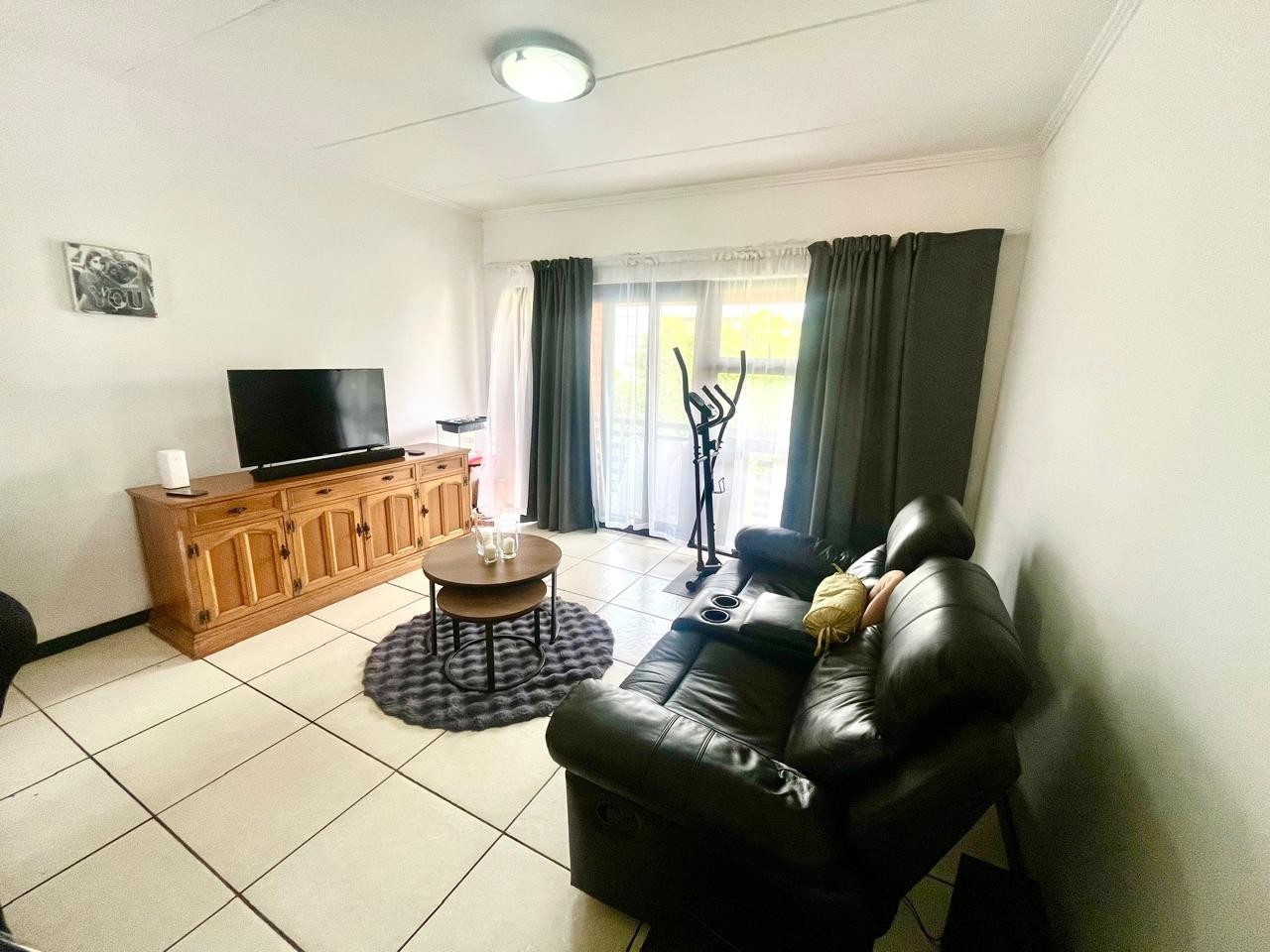 Apartment for sale in Fourways, Sandton, 67 m²