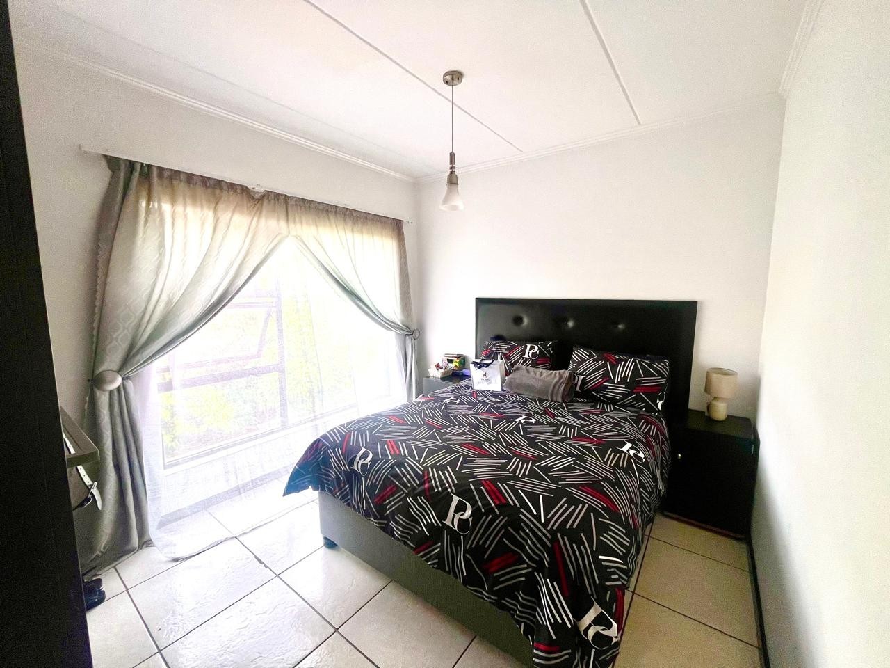 Apartment for sale in Fourways, Sandton, 67 m²