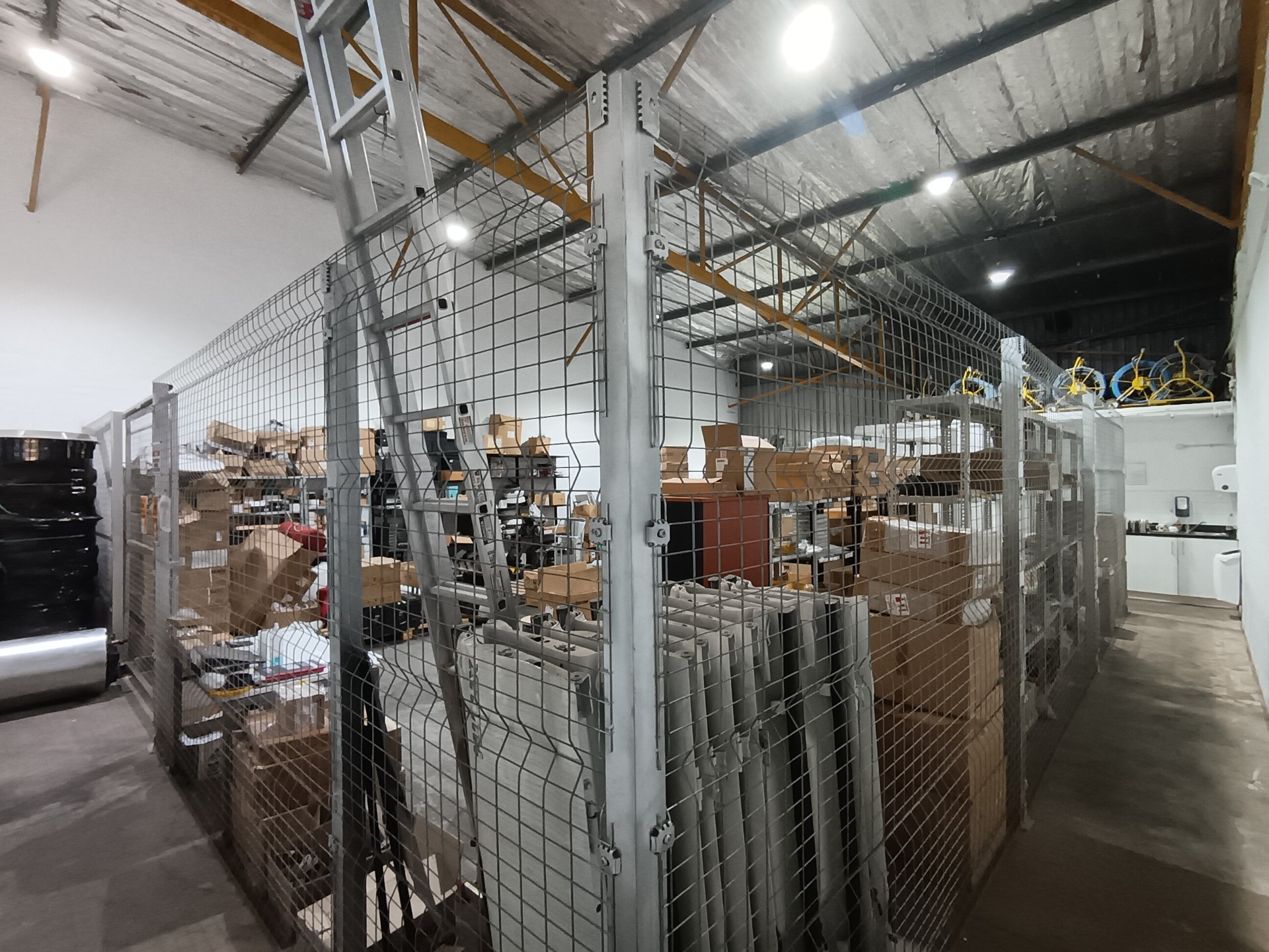 Warehouse for rent in Glen Anil, Durban North, KwaZulu Natal, 199 m²