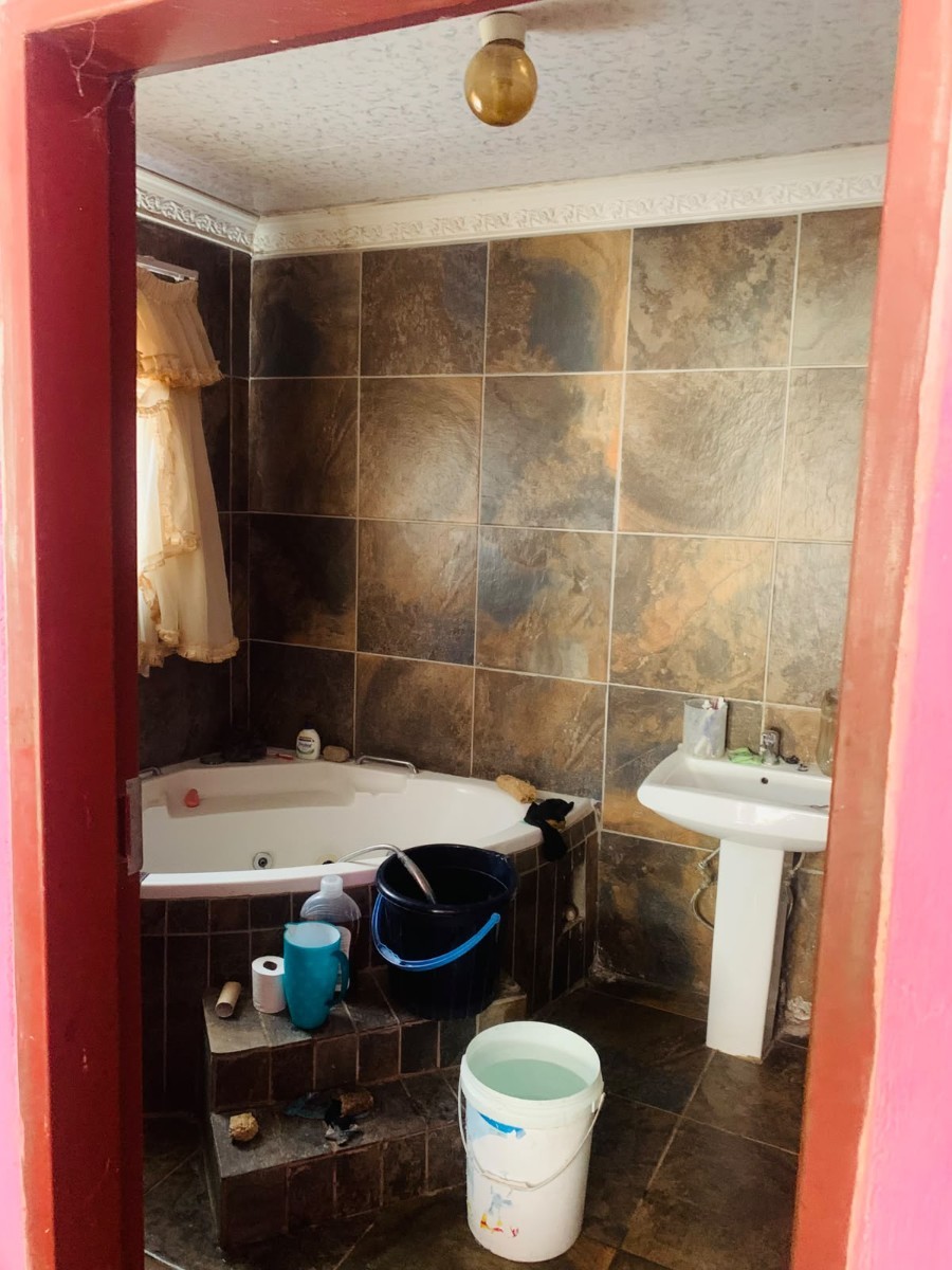 House for sale in Seshego A, Seshego, Polokwane, 372 m²