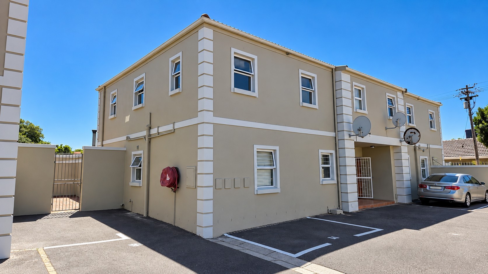 Apartment for sale in Kempenville, Bellville, 80 m²