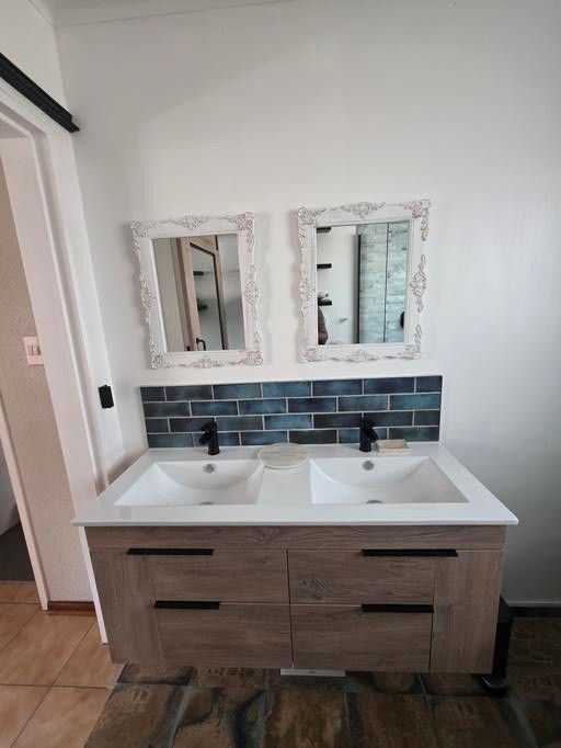 Apartment for sale in Fourways Gardens, Sandton, 65 m²