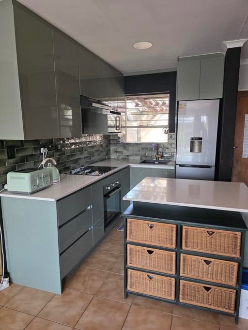 Apartment for sale in Fourways Gardens, Sandton, 65 m²