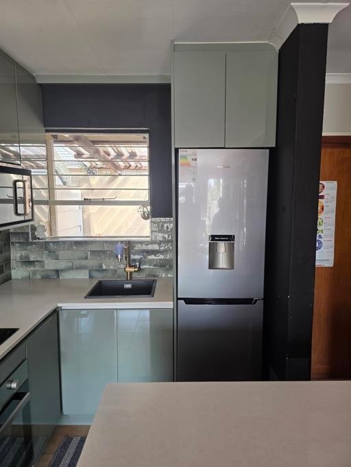 Apartment for sale in Fourways Gardens, Sandton, 65 m²