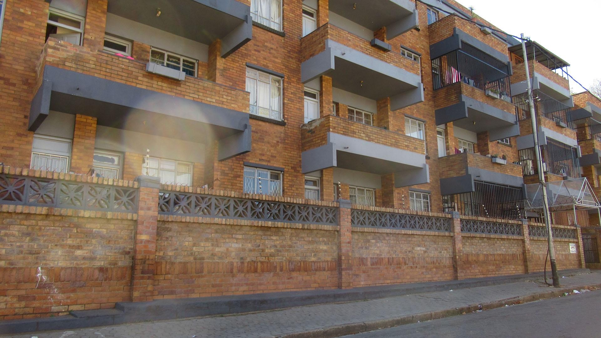 Apartment for sale in Jeppestown, Johannesburg, 70 m²