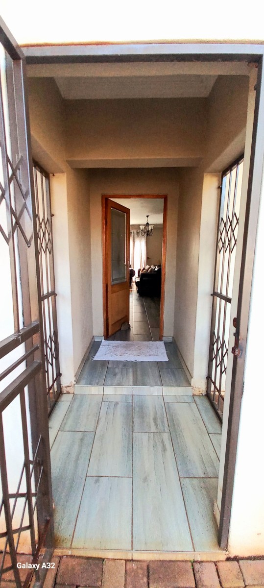 House for sale in Clarina, Akasia, 135 m²
