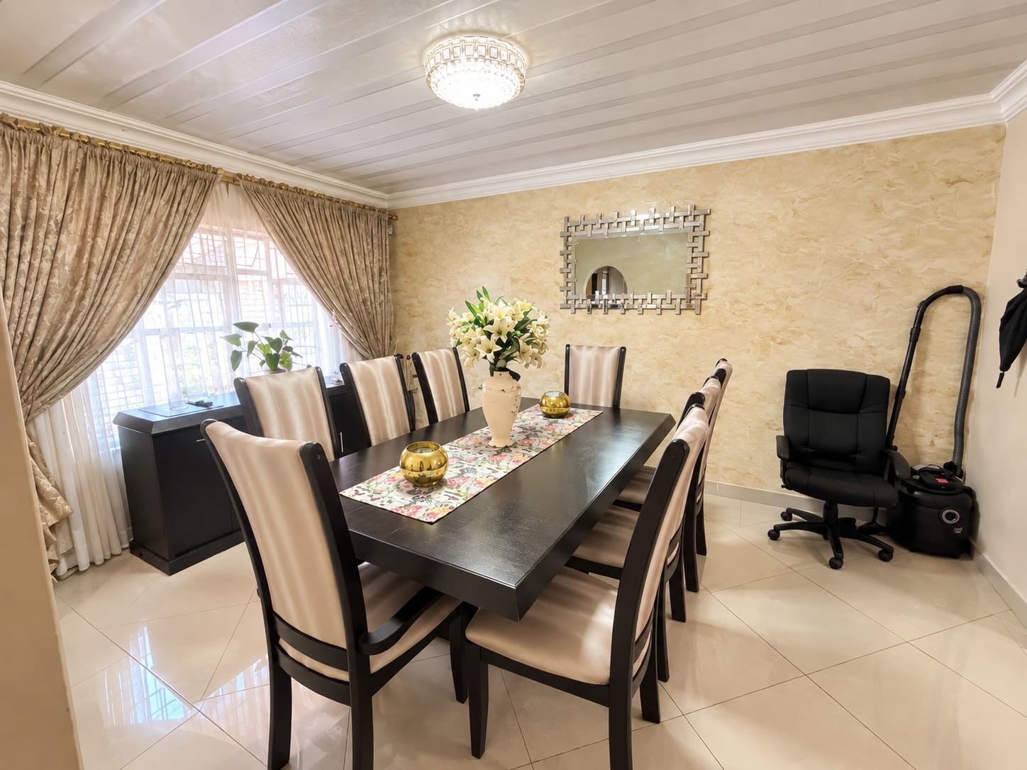 House for sale in Theresapark, Akasia, 1000 m²