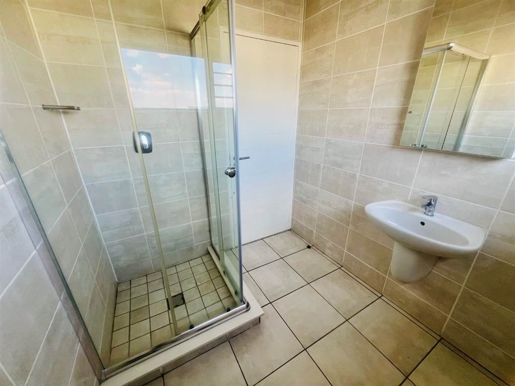 Studio Apartment for rent in Linbro Park, Sandton, 3 2, Greenlee, 12 Greenlee Boulevard, Linbro Park, Sandton, Gauteng, 34 m²