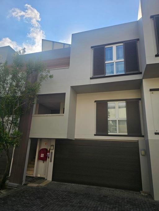 Townhouse for sale in Bryanston, Sandton, 400 m²