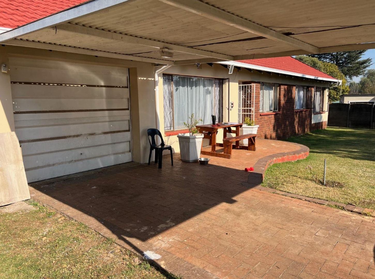 House for sale in Brackendowns, Alberton, 800 m²