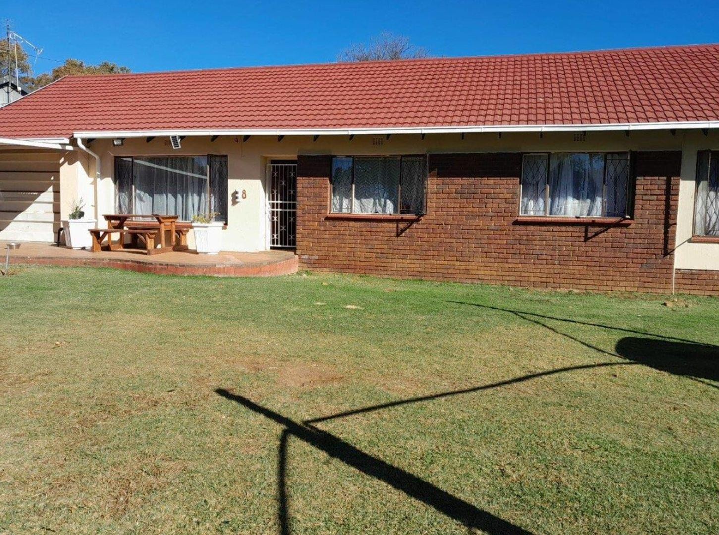 House for sale in Brackendowns, Alberton, 800 m²