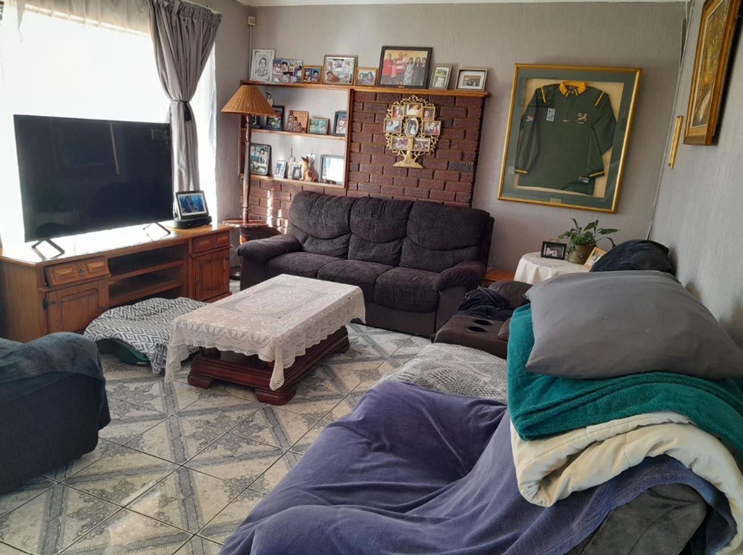 House for sale in Brackendowns, Alberton, 800 m²