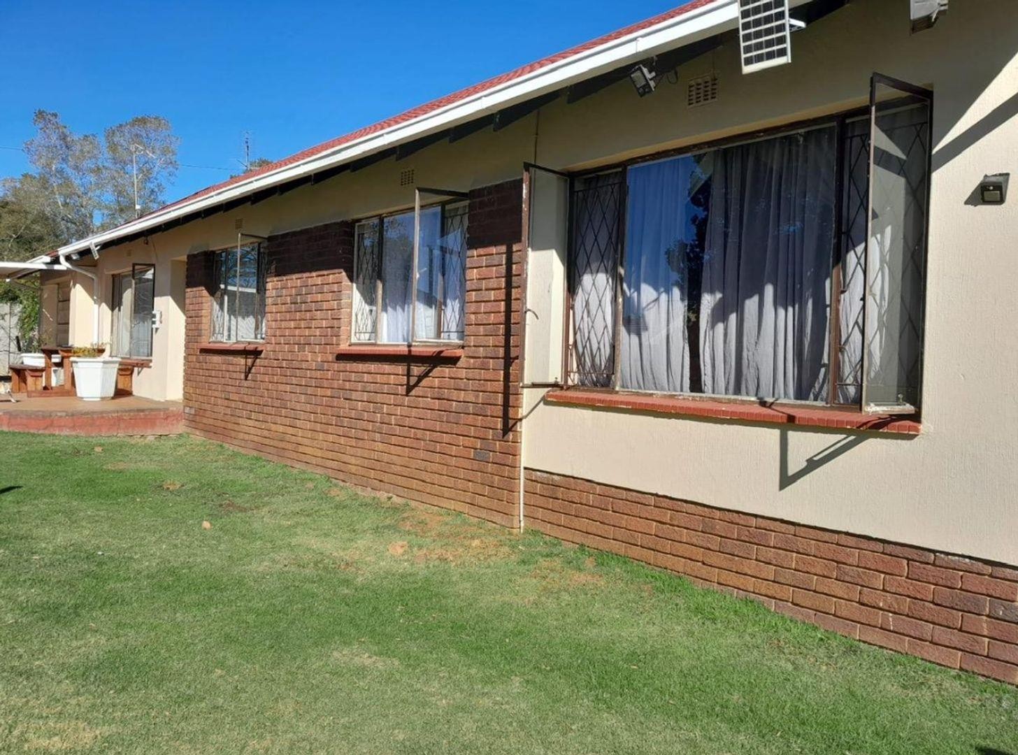 House for sale in Brackendowns, Alberton, 800 m²