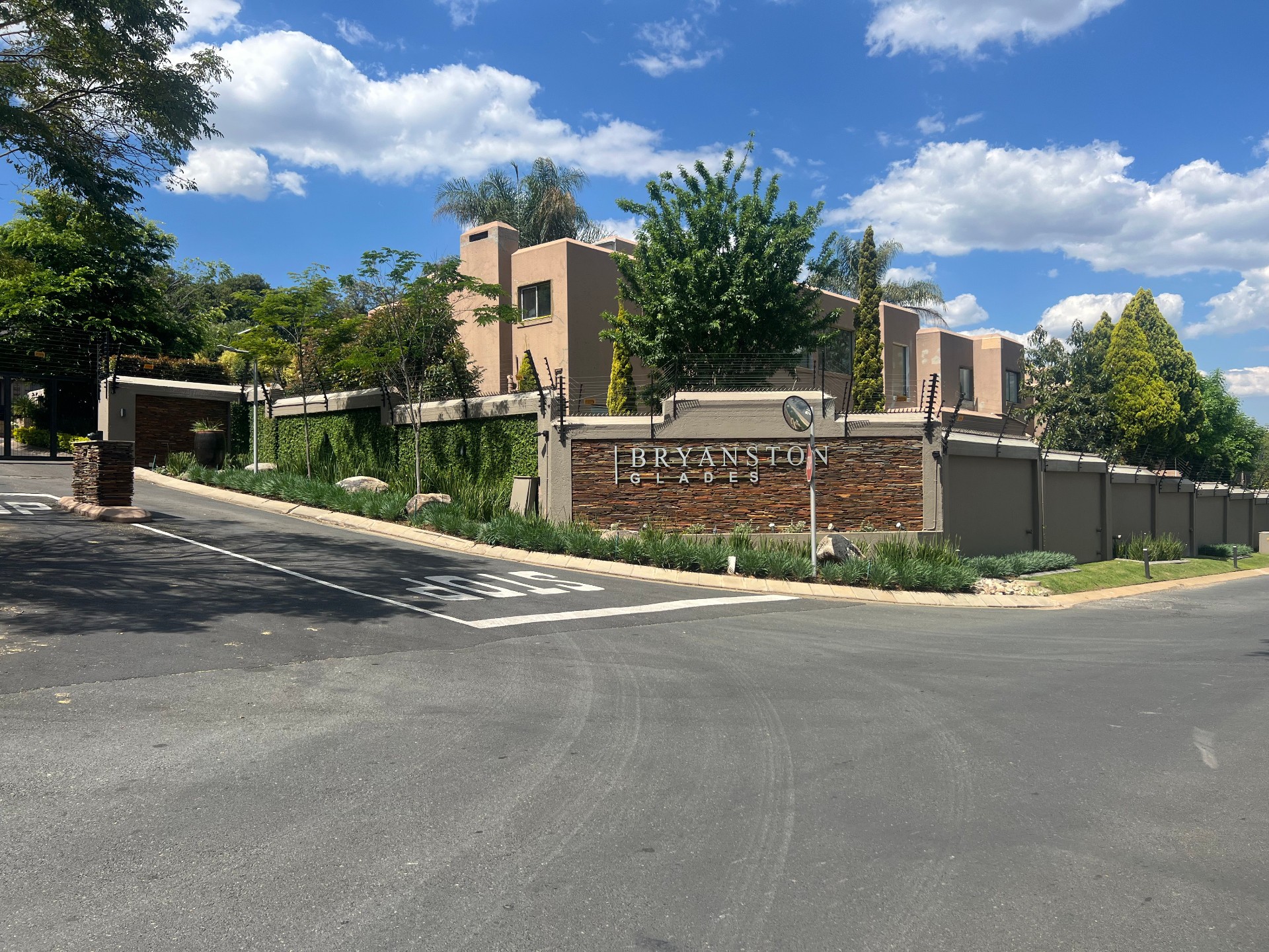 House for rent in Bryanston, Sandton, 803 m²