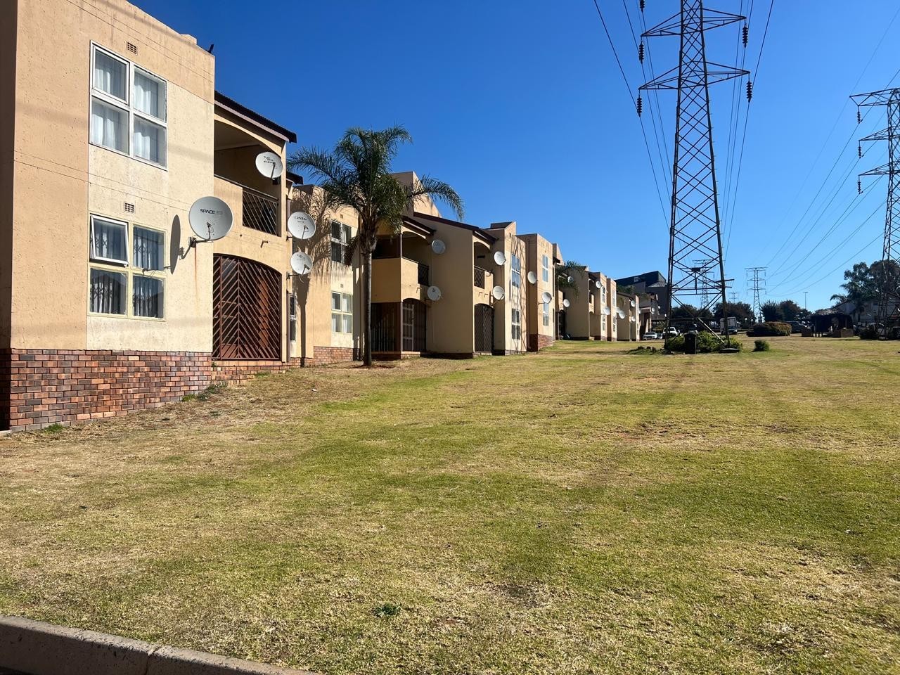 Townhouse for sale in Meredale, Johannesburg