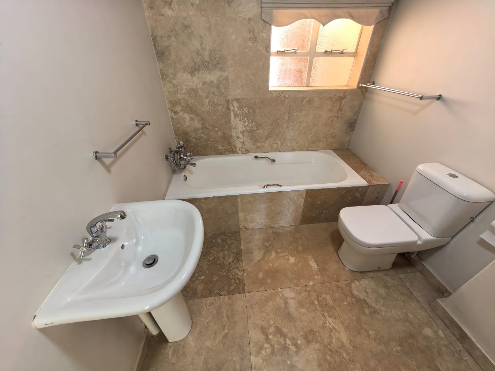 Townhouse for sale in Memorial Road Area, Kimberley, 4, Saratoga, 16 Synagogue Street, Memorial Road Area, Kimberley, Northern Cape, 200 m²