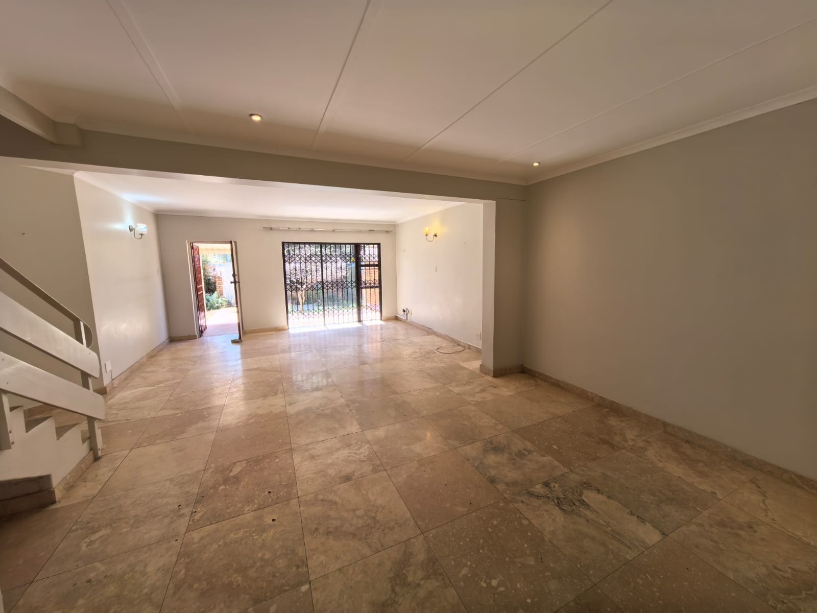 Townhouse for sale in Memorial Road Area, Kimberley, 4, Saratoga, 16 Synagogue Street, Memorial Road Area, Kimberley, Northern Cape, 200 m²