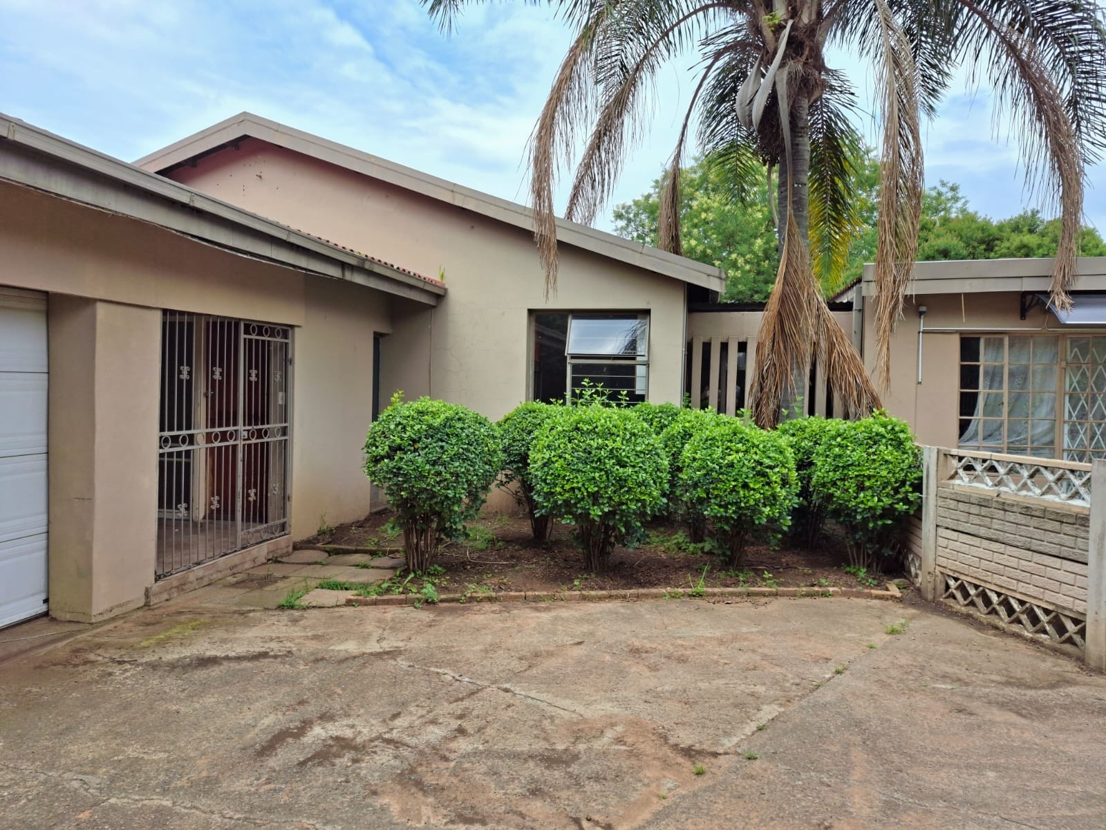 House for sale in Schuinshoogte, Newcastle, KwaZulu Natal, 1900 m²